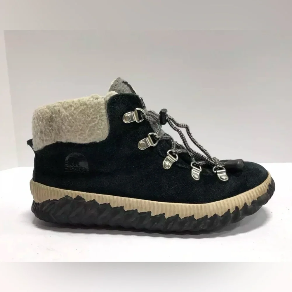 Sorel Big Kids' Out N About Conquest Black Boots, Youth Size 5 M